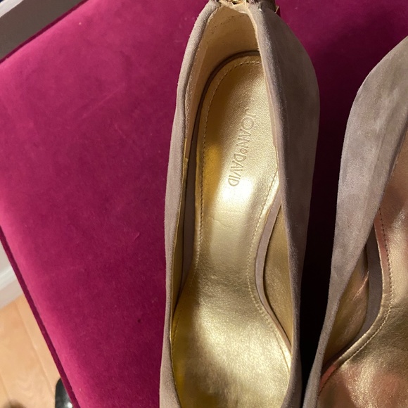 Classic Joan and David Genuine Suede Pumps with Zipper Back - Beige & Gold - 9M - Picture 11 of 14